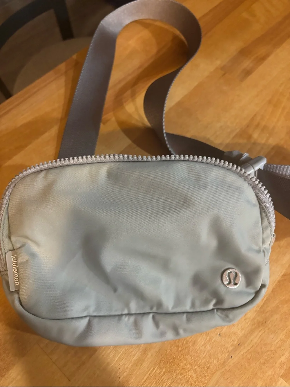 lululemon Everywhere Belt Bag - light gray